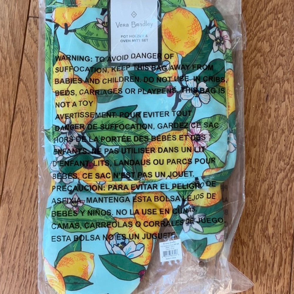 Era Bradley Lemon Grove oven mitt set